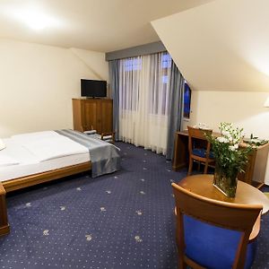 Deluxe Double Room Extra Bed
